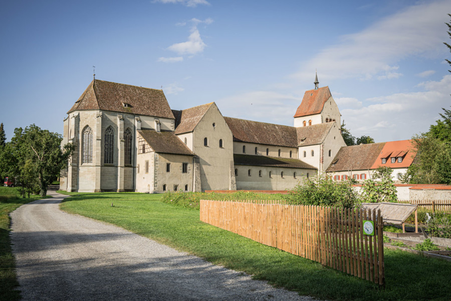 Kloster Reichenau mit angrenzendem Kräutergarten.