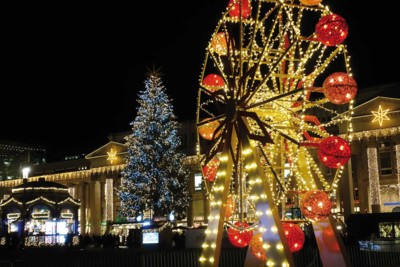 Die Stuttgarter Innenstadt leutchtet zur Weihnachtszeit. |© Stuttgart-Marketing GmbH