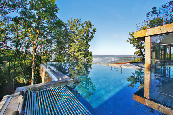 Infinity-Pool mit atemberau­bender Aussicht im Mawell Resort